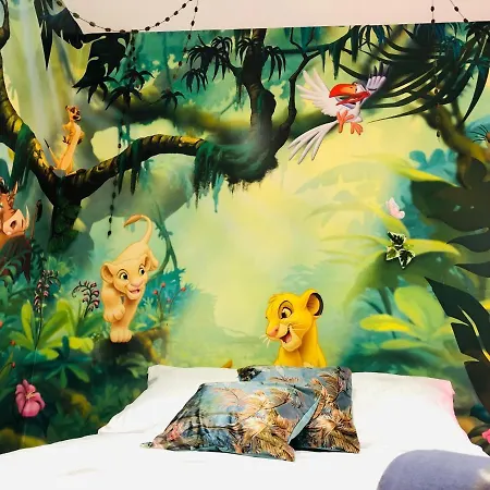 Appartement LE MAGIC, Superbe décoration DISNEY, 2-5 pers, cour intérieure, Tarbes