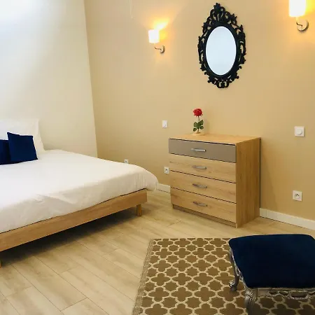 LE MAGIC, Superbe décoration DISNEY, 2-5 pers, cour intérieure, Tarbes Appartement *